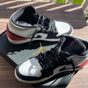 I’m selling this Jordan 1 Mid SE Union Black Toe